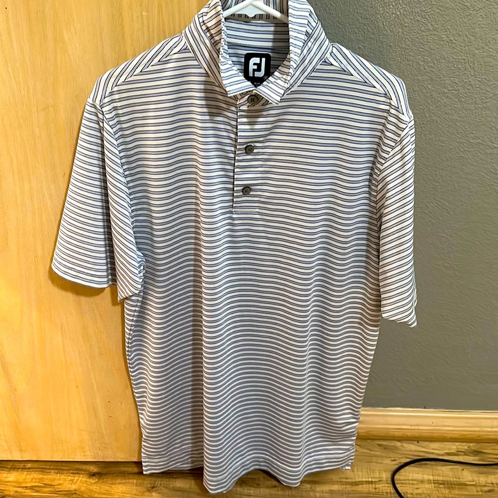 Medium footjoy golf shirt. Only worn one time